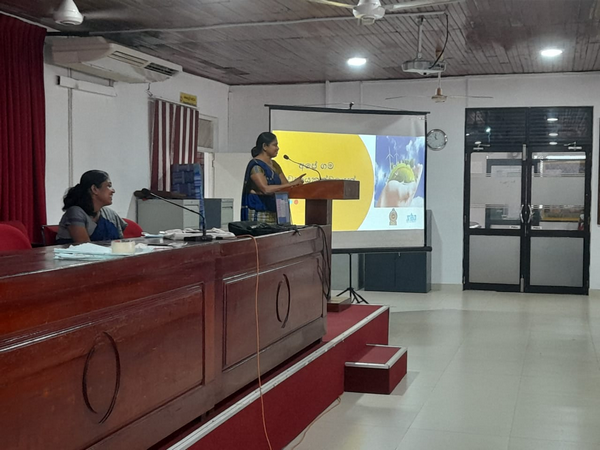 Homagama Economic Development Officers are informed about the importance of entrepreneurship development and how Economic Development Officers can contribute to it (2022-12-05)